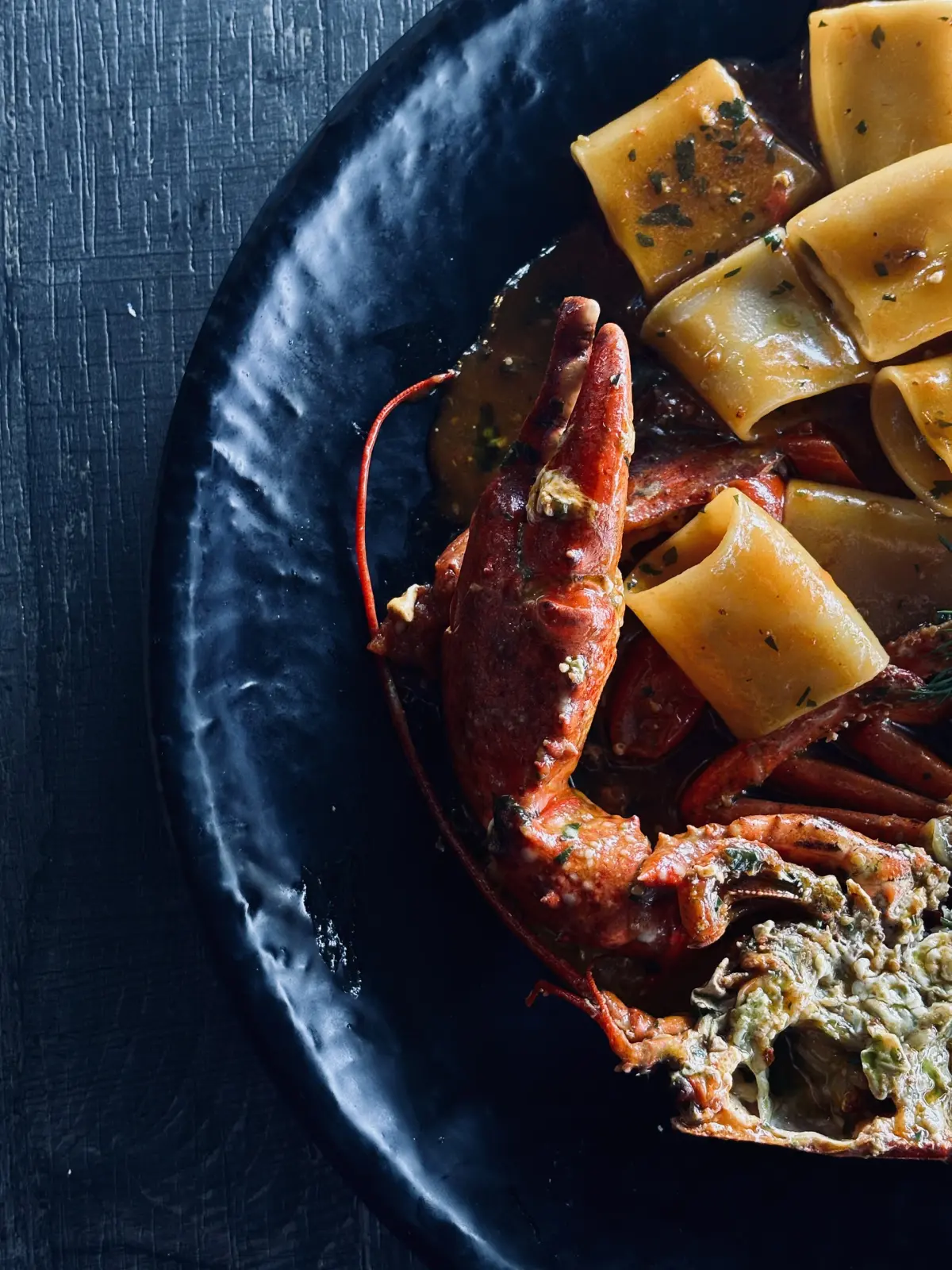 Paccheri con l'astice, primo piano del piatto