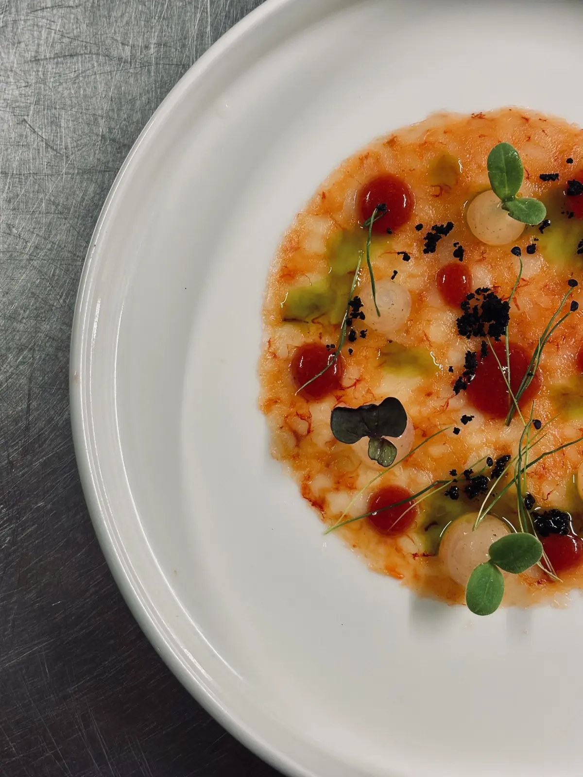Carpaccio di gambero rosso, primo piano del piatto